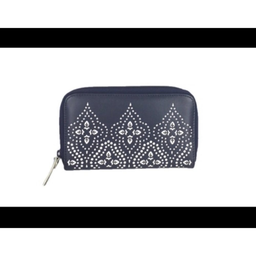 Vera Bradley‎ Accordion Zip Around Navy Blue Laser Cut